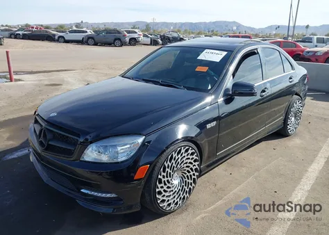2011 Mercedes-Benz C 300 Sport 4Matic z USA, uszkodzony, nr VIN WDDGF8BB8BR156530